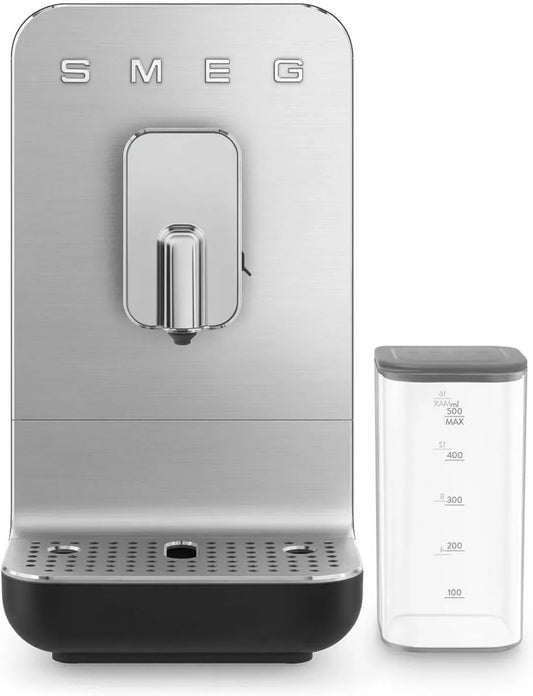 Smeg BCC13BLMEU Macchina da caffè, 1,4 L, 1350 W, ampio serbatoio, rimovibile, nero